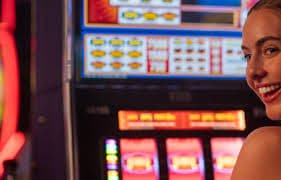 Event casino virtual dengan banyak pemain antusias mengikuti pertandingan seru